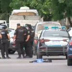 Violento asalto en Rosario: balean a un policía y para escapar robaron una patrulla