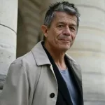 Con la historia de su madre célebre, el francés Emmanuel Carrère ganó el premio Médicis de novela