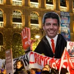 Una reportera de RTVE, en directo: "Hemos vuelto a pedir la dimisión de Mazón"