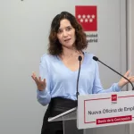 Ayuso se revuelve contra Sánchez y sus lecciones en "tono machito": "Soy una mujer libre que ha sufrido dos abortos"