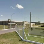 Un preso acusado de abuso fue asesinado en una cárcel de Florencio Varela: hubo un motín y detuvieron a cinco agentes penitenciarios