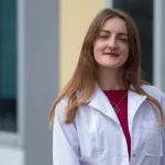 Salió de la pobreza extrema y ahora investiga cómo detectar antes el Parkinson: “Soñaba con darle una mejor vida a mi familia”