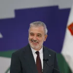 El alcalde de Barcelona crea una beca para escritores hispanoamericanos y el separatismo anima a "escracharlos"