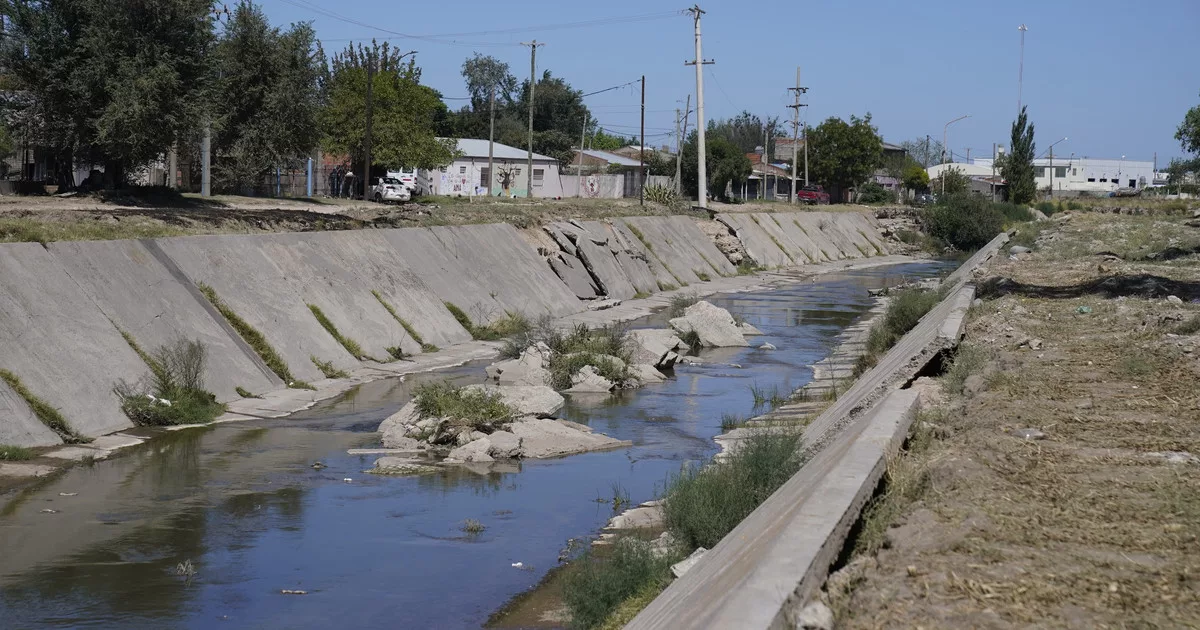 A un año de la inundación de Bahía Blanca, la gente vive con miedo a que todo se repita cada vez que llueve