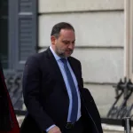 Koldo ingresaba dinero en efectivo en tarjetas virtuales recargables de Correos para las ‘amigas’ de Ábalos