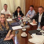 Javier Milei y sus medidas, en VIVO: con la intención de dejar atrás el escándalo de Adorni, Karina Milei reúne a la mesa política en Casa Rosada