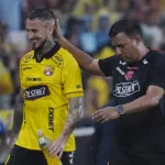 Video: el insólito momento que protagonizó el técnico de Barcelona de Ecuador con el Pipa Benedetto