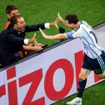 La emoción del periodista al que Messi le tocó las manos al festejar el gol