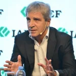 En medio del shock global, Caputo prepara un plan para pagarle a los bonistas hasta las elecciones de 2027