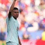 Mbappé: de “lo que viene es más duro” a dar tranquilidad con su tobillo