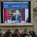 Con apoyo del PRO y la UCR, el oficialismo logró aplazar la interpelación contra Manuel Adorni