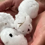 Una tormenta con granizo del tamaño de pelotas de tenis sacudió Córdoba y hoy rigen alertas en 20 provincias