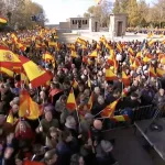 Feijóo, Ayuso y Almeida intervienen en la concentración "Efectivamente: ¿Mafia o democracia?"