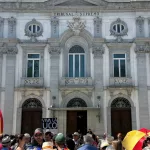 Enfado de los jueces por los carteles del "Gobierno de España" en los nuevos Tribunales de Instancia