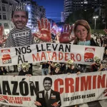 Miles de personas vuelven a pedir en Valencia la dimisión de Mazón al año de la dana