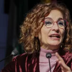 La vicepresidenta de las manos calientes