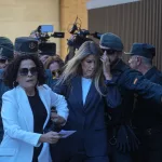 Maribel Vilaplana dice a la juez que Mazón "atendía su teléfono móvil, hablaba y también escribía"