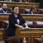 Ester Muñoz limpia el gargajo de la cobra