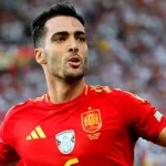 España celebra su racha invicta con Merino de emperador y Pedri de director