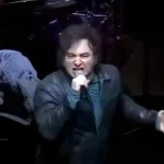 Un Milei ‘desatado’ transforma su acto de campaña en un multitudinario concierto de rock