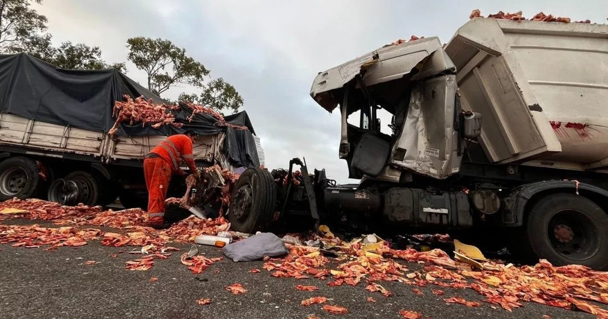 Trágico doble choque en la ruta 9: un chofer murió al quedar atrapado en la cabina destruida de su camión