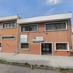 Los padres de un alumno que hizo una amenaza de bomba en una escuela deberán pagar una multa de $ 3 millones y les sacaron un beneficio social