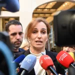 Tensión en el CISNS: las CCAA del PP se levantan de la mesa y plantan a Mónica García