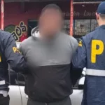 Detienen a un hombre que abusó de menores durante una década: les regalaba caramelos a chicos del barrio