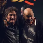 Javier Milei y sus medidas, EN VIVO: el Presidente tuvo un gesto de apoyo con Federico Sturzenegger en medio de las internas por el fracaso de la Ley de Tierras