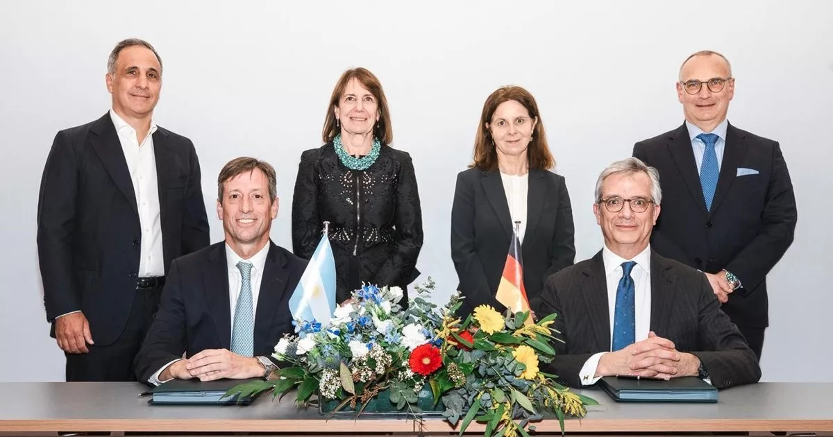 Argentina firmó su primer contrato para exportar gas a Europa, en medio de la guerra con Irán