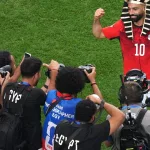 Qué dijo Mo Salah sobre la chance de cruzarse con Lionel Messi en los octavos del Mundial