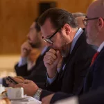 "La viva imagen de la gestión de Sánchez": trenes de los "años 80" y el ministro Puente "manipulando" en Twitter