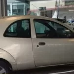 Un violento choque en San Cristóbal terminó con una mujer arrollada y un auto adentro de un gimnasio