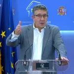 Patxi López sufre ante la prensa por la caja B del PSOE