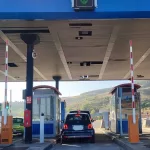 Asturias sale a la calle contra el peaje del Huerna con Barbón en la pancarta y Sánchez mirando a otro lado