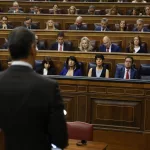 Sánchez agita la "ola reaccionaria" para fracturar a la derecha
