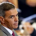 ‘El País’ se desmarca en las encuestas con una gran subida del PSOE que no ven ni ‘El Mundo’ ni ‘La Razón’