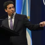 “Siendo un país bananero, nunca las vamos a recuperar”: el vocero presidencial se metió en el debate sobre Malvinas y la oposicion salió a cruzarlo