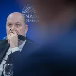 Sturzenegger pidió a las pymes que busquen fondeo en el mercado y vaticinó: “Ahorrar en dólares va a ser mal negocio”
