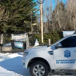Se agrava el conflicto policial en Santa Cruz: más de 45 días acampe frente a la Gobernación con temperaturas de 20 grados bajo cero