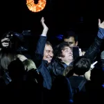 Javier Milei se muestra con Diego Santilli en Mar del Plata en el primer acto del nuevo candidato en la Provincia
