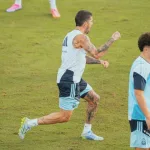 El video a sonido ambiente de la práctica de la Selección: la arenga de De Paul, el beso de Julián y la buena imagen de Paredes
