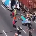 Un rescatista resultó herido por una tijera neumática que usaban para sacar a un auto que se incrustó debajo de un camión en la Panamericana