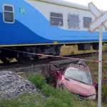 Un tren que iba a Mar del Plata embistió a un auto: hay tres heridos y uno está grave