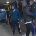 Terror en una heladería de La Matanza: ataque de tres ladrones armados para robarle a un hombre que estaba con su hija de 10 años