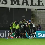 Video: Riestra sorprendió a Vélez con ¡un saque lateral!