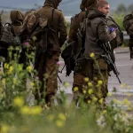 Un jugador de la Premier League israelí fue visto en TV abriendo fuego en el Líbano: piden sanciones ante la FIFA