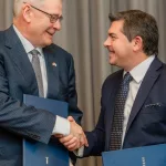En un acuerdo inédito para la minería argentina, Vicuña le adelanta a San Juan US$ 250 millones para
obra pública