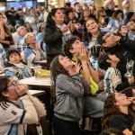 Almuerzo, angustia y desahogo: siete mil personas celebraron en el Abasto la remontada de la Selección