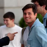 Jóvenes separatistas se unen a las autoridades académicas para impedir un acto de Vito Quiles en la UAB